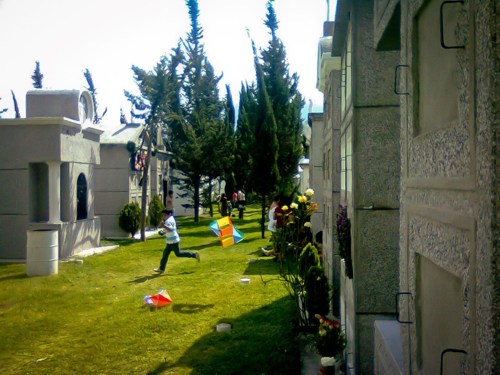 barriletes en el cementerio