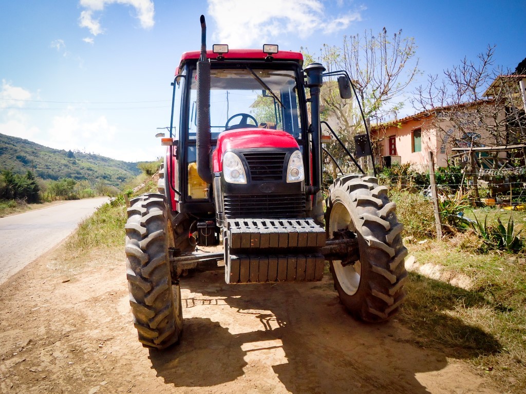 tractor con cara (Medium)