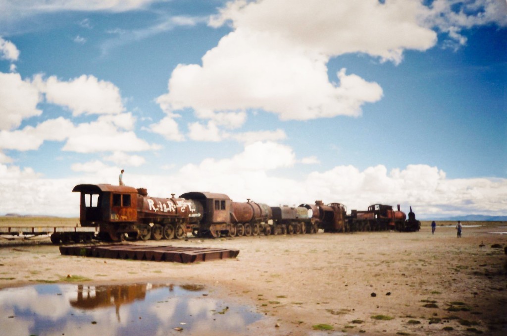 ecuación de campo en cementerio de trenes de Uyuni