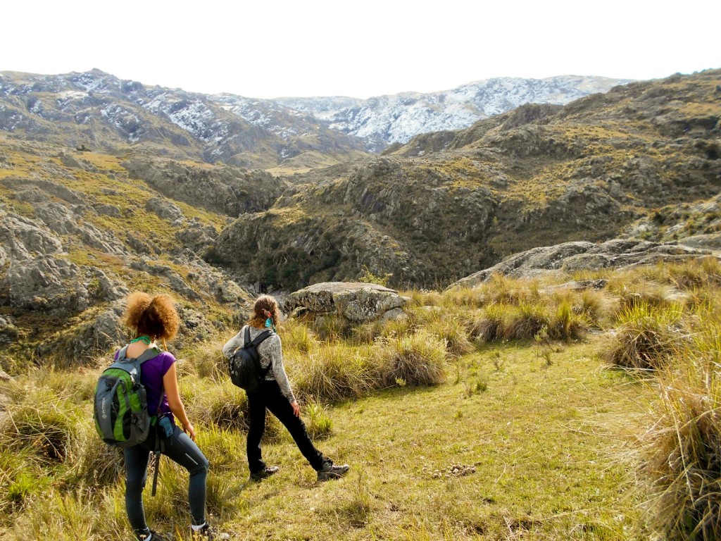 16 - dos chicas en la montaña